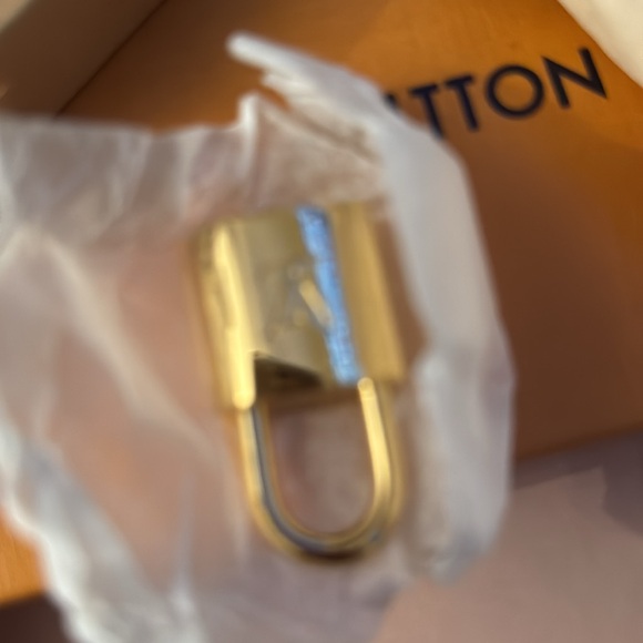 Louis Vuitton Lock and Key - Picture 7 of 7